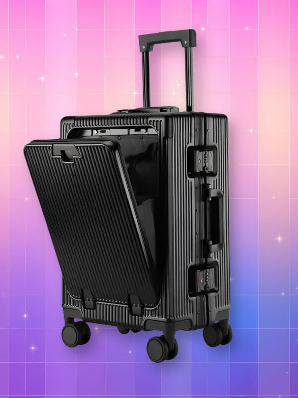Valise coréenne à roulettes avec ouverture frontale et poignée. De couleur noire avec une fermeture à codes. Sur fond dégradé de rose à violet.