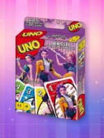 Une boîte jeu UNO Kpop Demon Hunters en forme de parallélépipède avec plein de couleurs, sur un fond artificiel coloré avec un gradient allant du rose au violet.