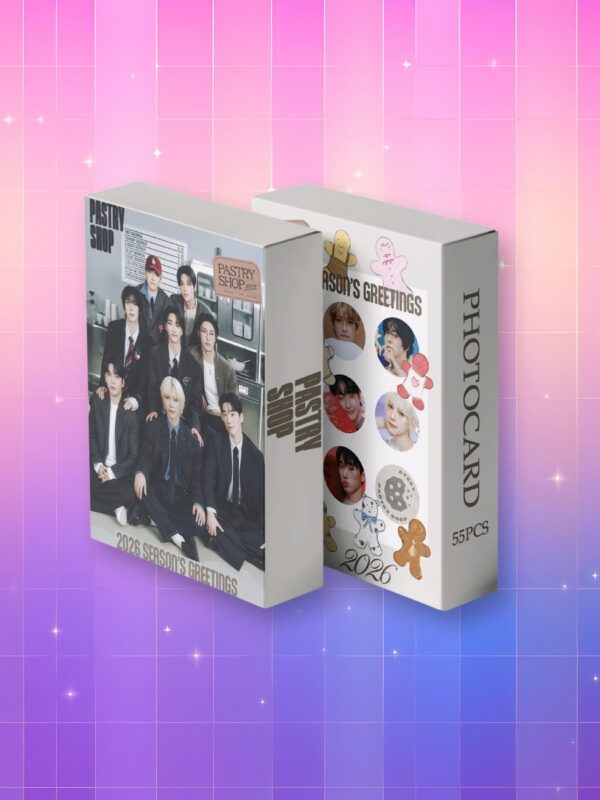Deux boîtes recto/verso de Ateez cartes Lomo Season's Greetings 2026 illustrées de photos du groupe de K-pop sur fond violet et rose.