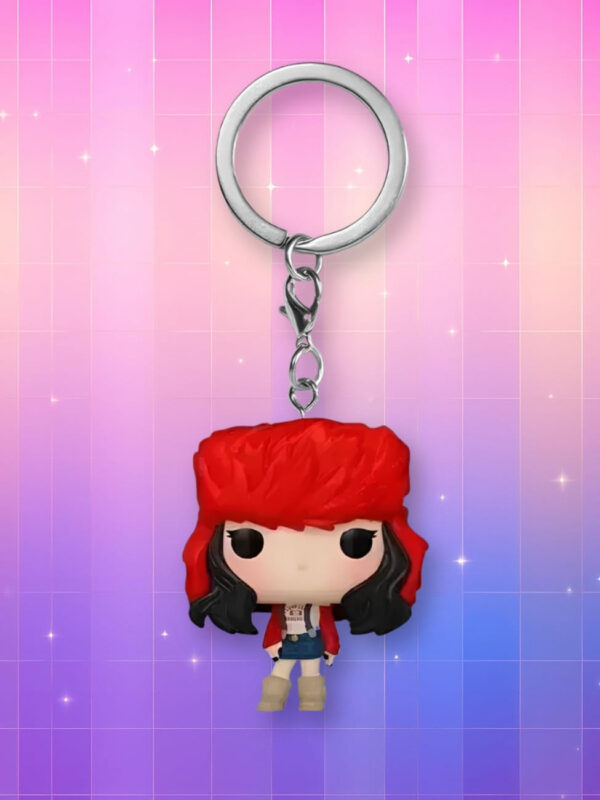 Porte-clé Kpop Jennie Blackpink mini pop représentant la chanteuse avec un anneau d'accroche. Sur fond dégradé de rose à violet.